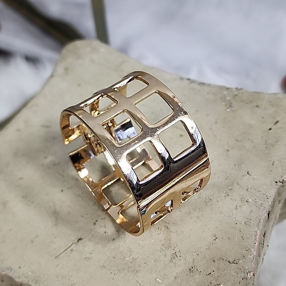 Gold Tone Cage Clasp Bracelet